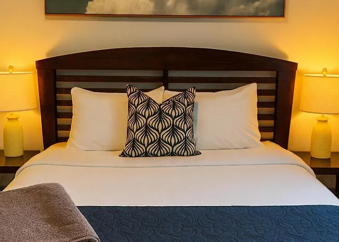 Dreams - Designer Style - - Sleeps 7 *