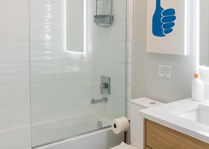 Dreams - Designer Style - - Sleeps 7 Chicago