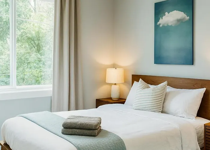 Dreams - Designer Style - - Sleeps 7 Apartment