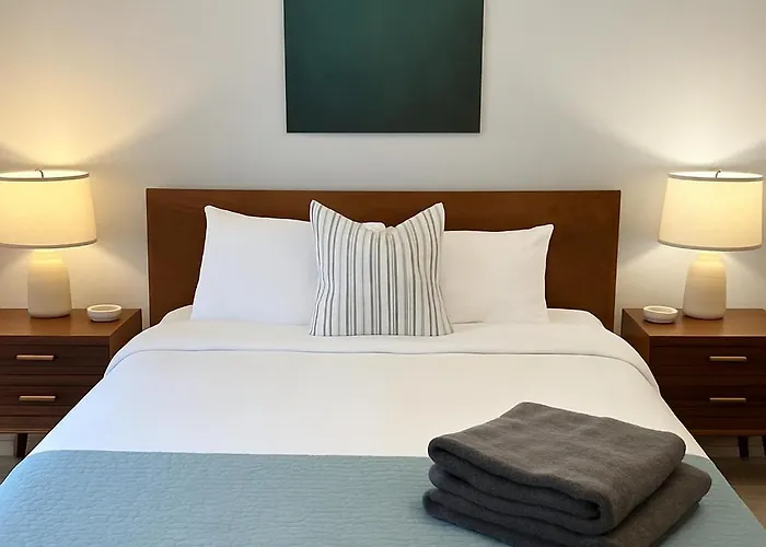 Dreams - Designer Style - - Sleeps 7 * Chicago