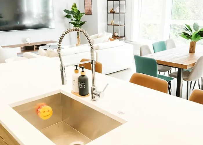 Apartment Dreams - Designer Style - - Sleeps 7 Chicago