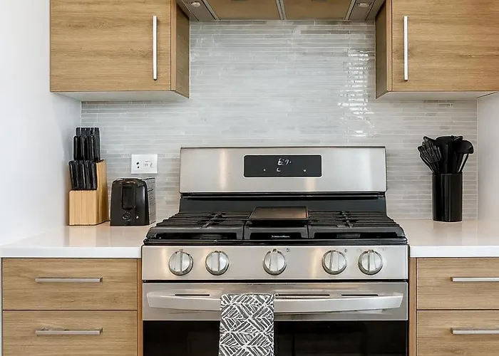 Dreams - Designer Style - - Sleeps 7