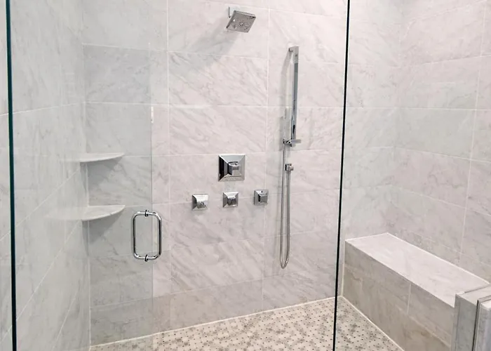 Dreams - Designer Style - - Sleeps 7 Apartment *